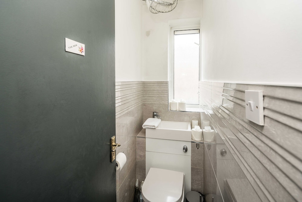 Spacious 3Br Flat With Balcony Near Tottenham Hale