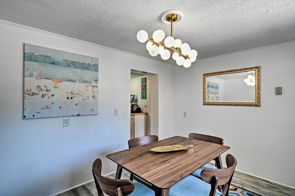 Stylish Dog-friendly Bungalow: Steps to Elk Lake view 3
