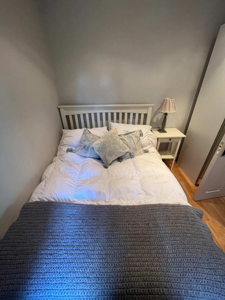 Modern Top Floor 2BD Flat - Kensington