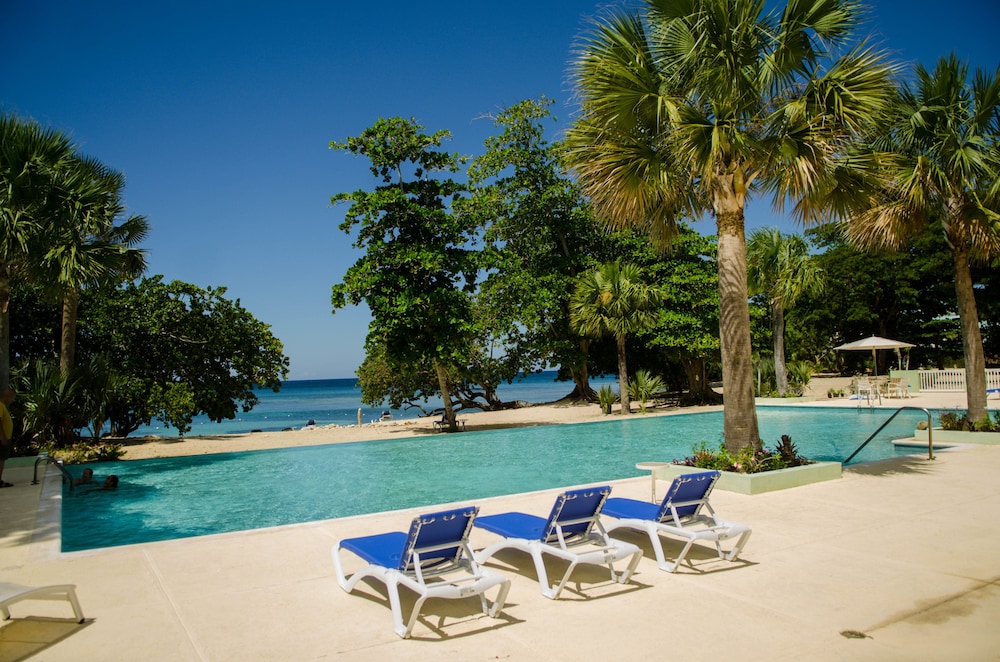 Hotel Tropics at Little Bay Country Club - Image 1