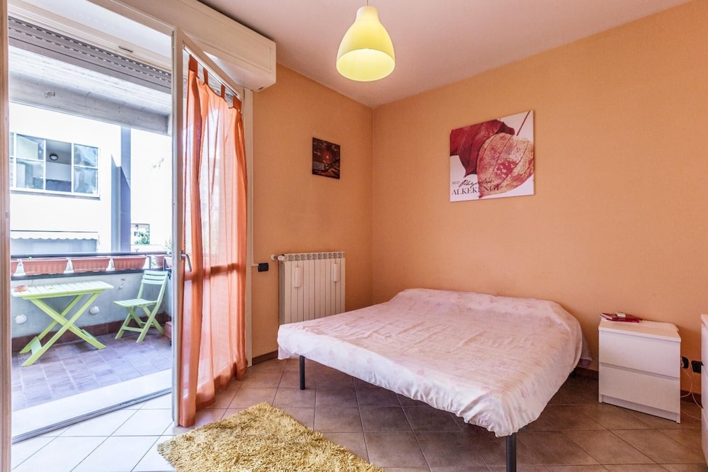 Dossetti in Bologna With 1 Bedrooms and 1 Bathrooms photo 1
