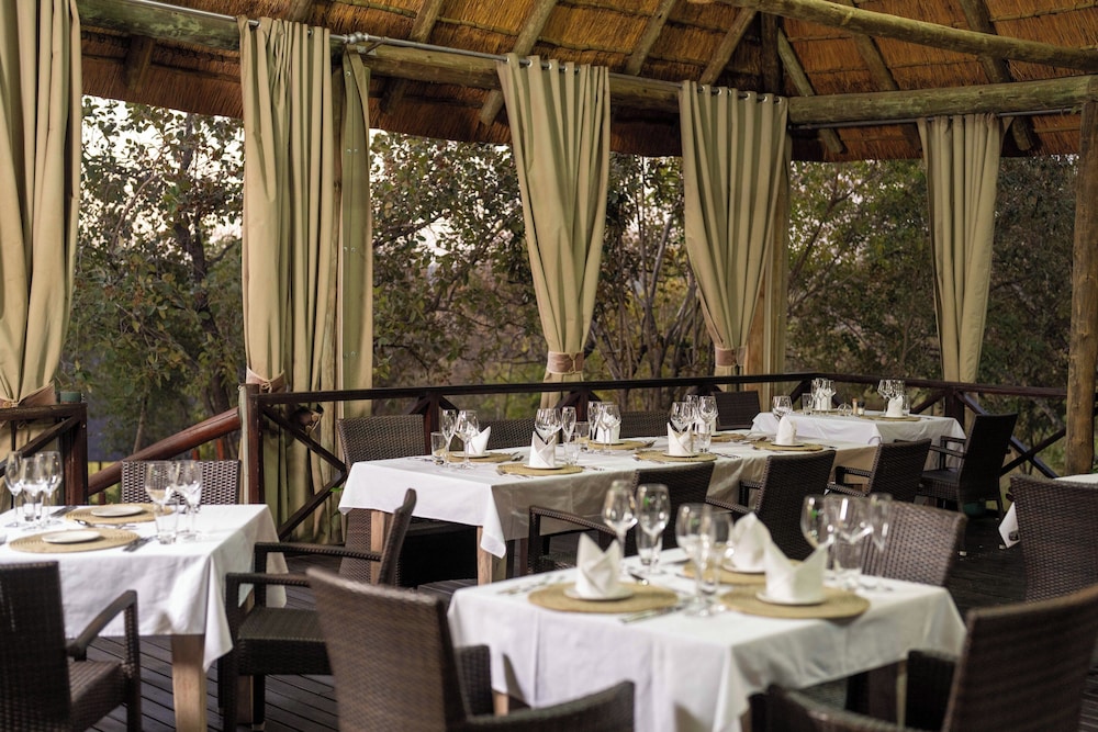 Room in Guest Room - Mmakuba Private Game Lodge, Deluxe Chalet 9A