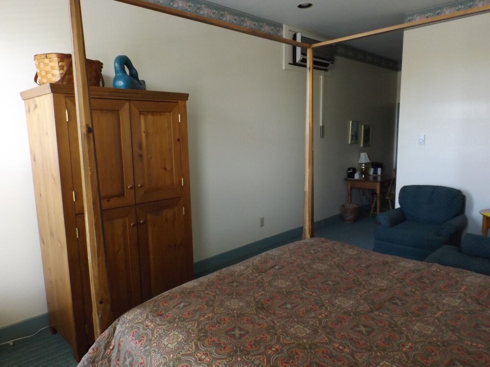 Cadillac Vacations - Hermanns European Inn - Property Image 3