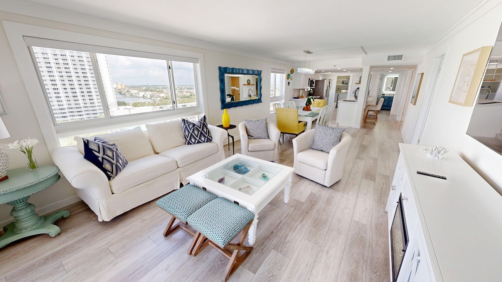 Destin Towers 113 2 Bedroom Condo