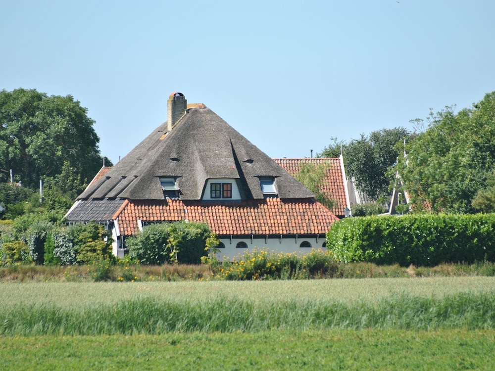 Lovely Holiday Home in Texel near Sea