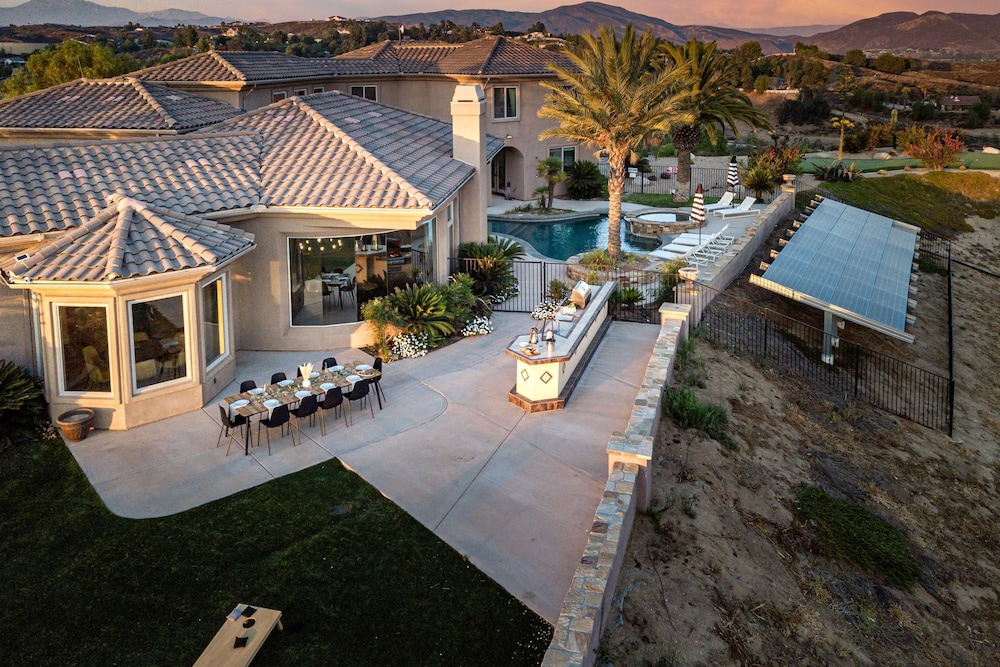 Sangiovese By Avantstay Spectacular Estate w Pool Hot Tub Putting Green