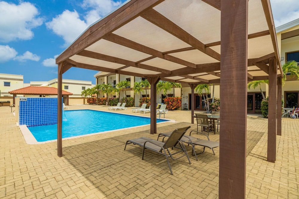 2BR 3min Walk 2 Eagle Beach Pool GYM Parking