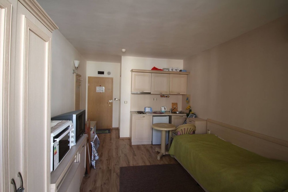 Photo 6