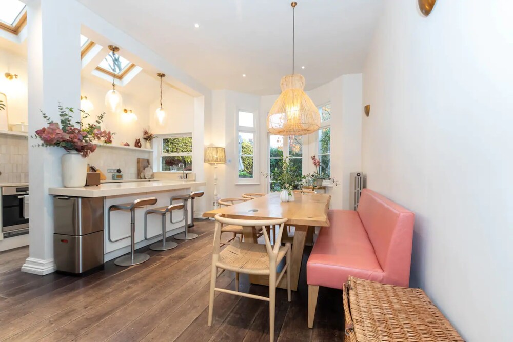 Gorgeous 4 Bedroom Family Home Next to Clapham Common