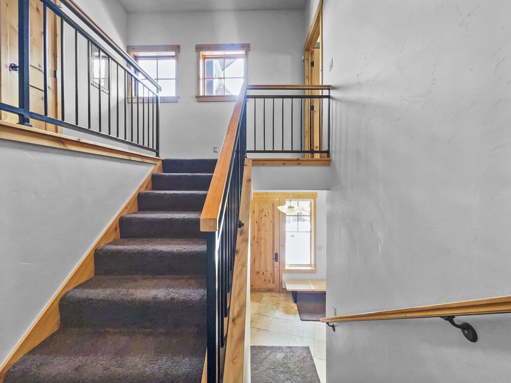 35a Union Creek Townhomes West 3 Bedroom Townhouse by RedAwning view 4