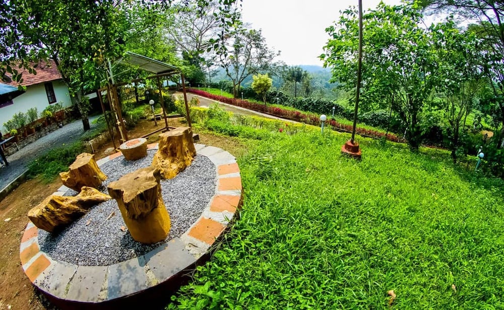 Deluxe Twin Room In British Bungalow view 3