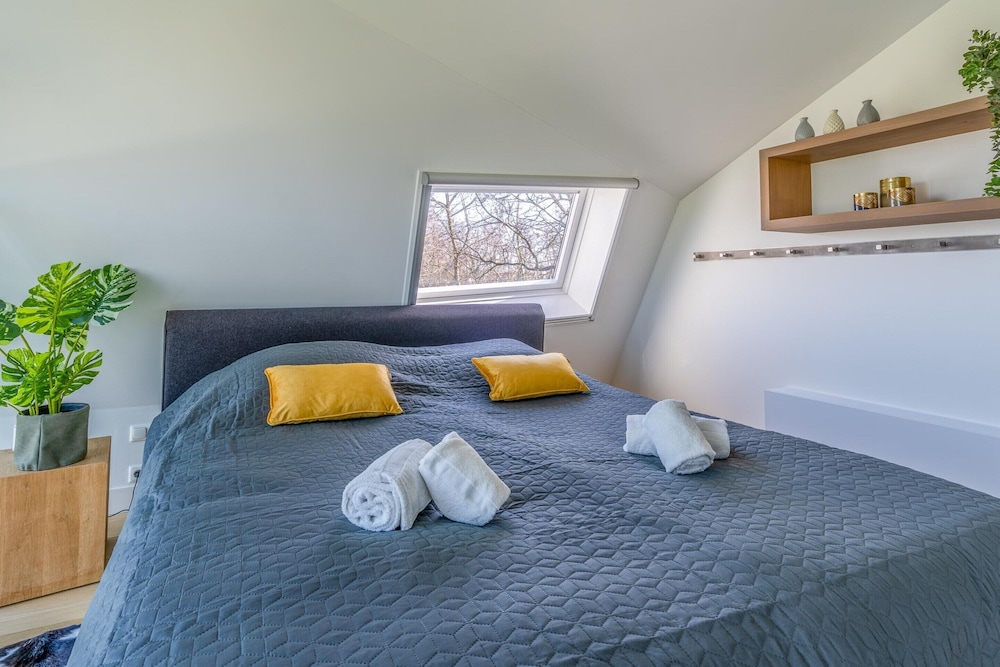 Relaxed and Atmospheric 6-person Villa Near the Forest