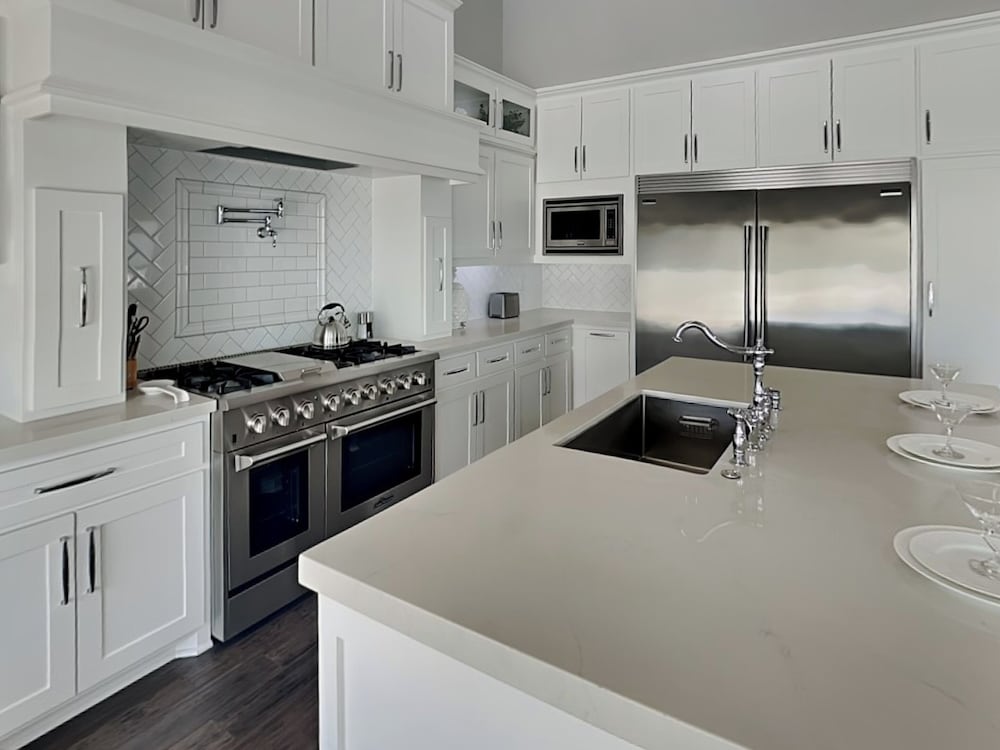 Rosé By The Bay by Ryson Vacation Rentals