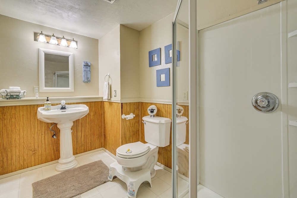 Partial Lake Arrowhead View: Cabin w/ Game Room!