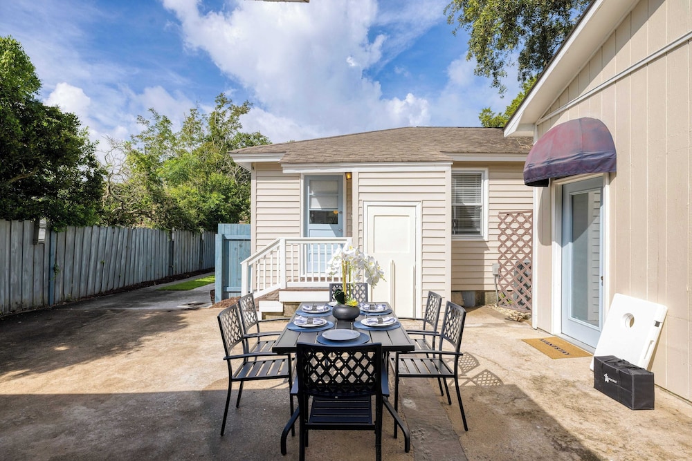 Arsenal Buyout by Avantstay 2 Homes Near Sullivans Island w/ Outdoor Dining