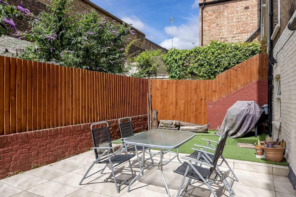 Baker Street Regent Park 3-bedrooms Garden Flat