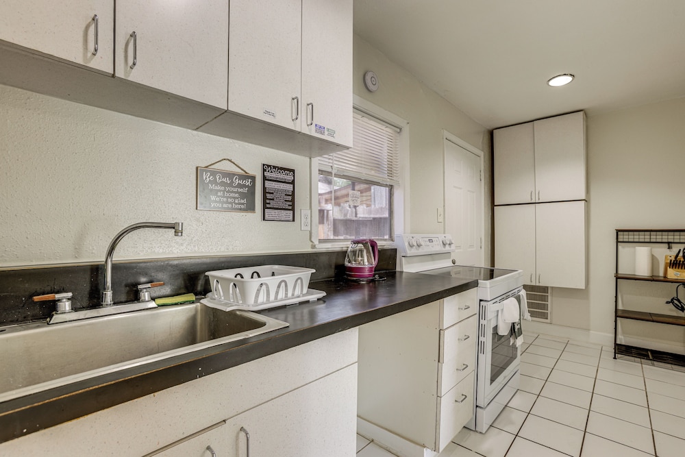 Suburban Home By Arthur Storey Park & HCA Houston!