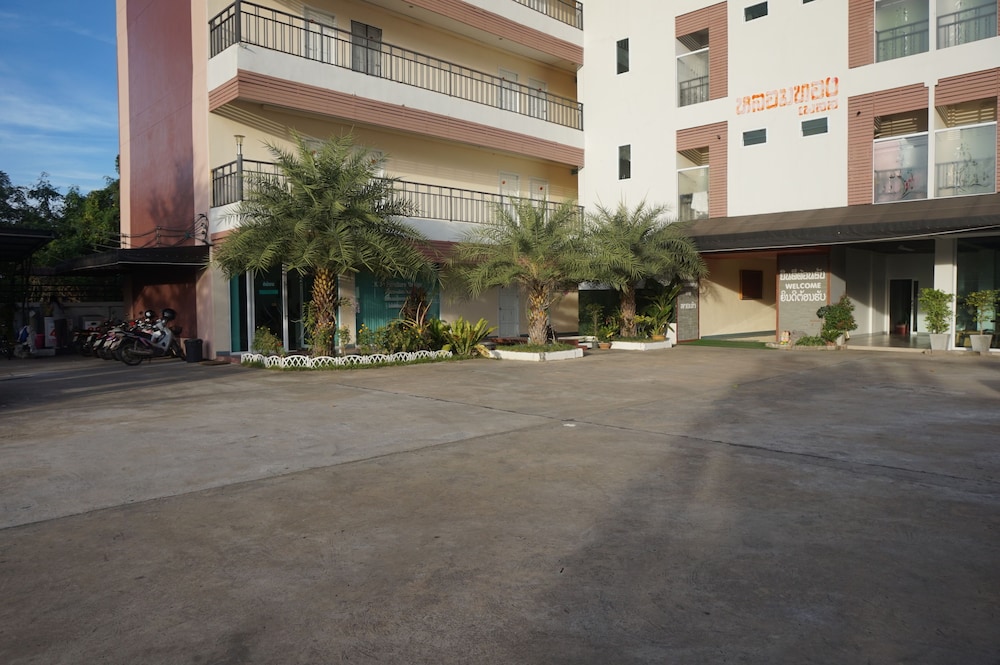 Lomthong Place