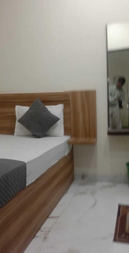 Om Guest House Lucknow
