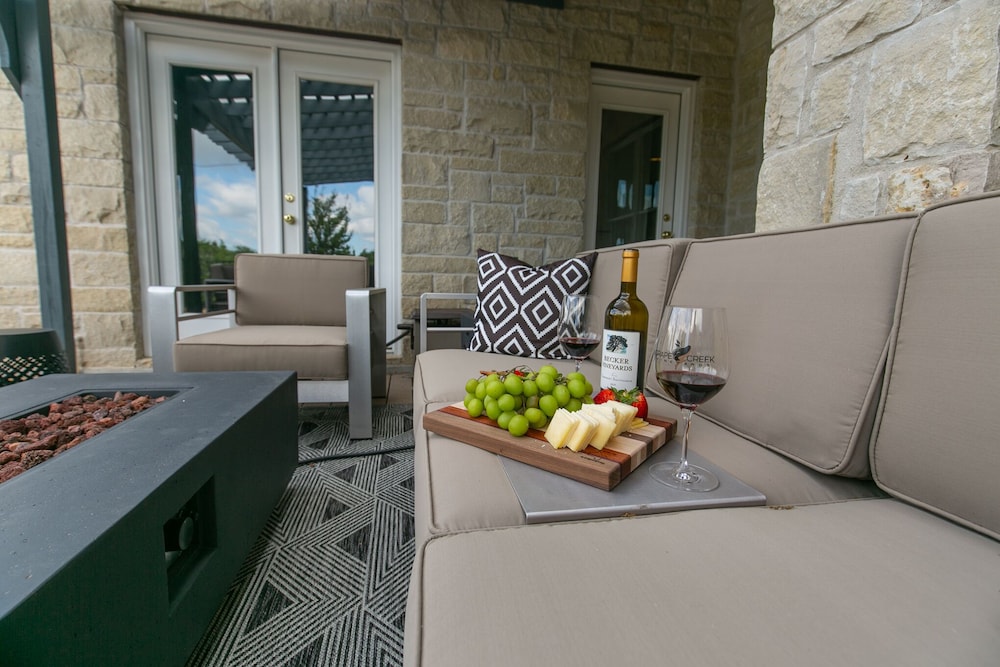Spicewood Lodge W/pool, Hottub - Property Image 14