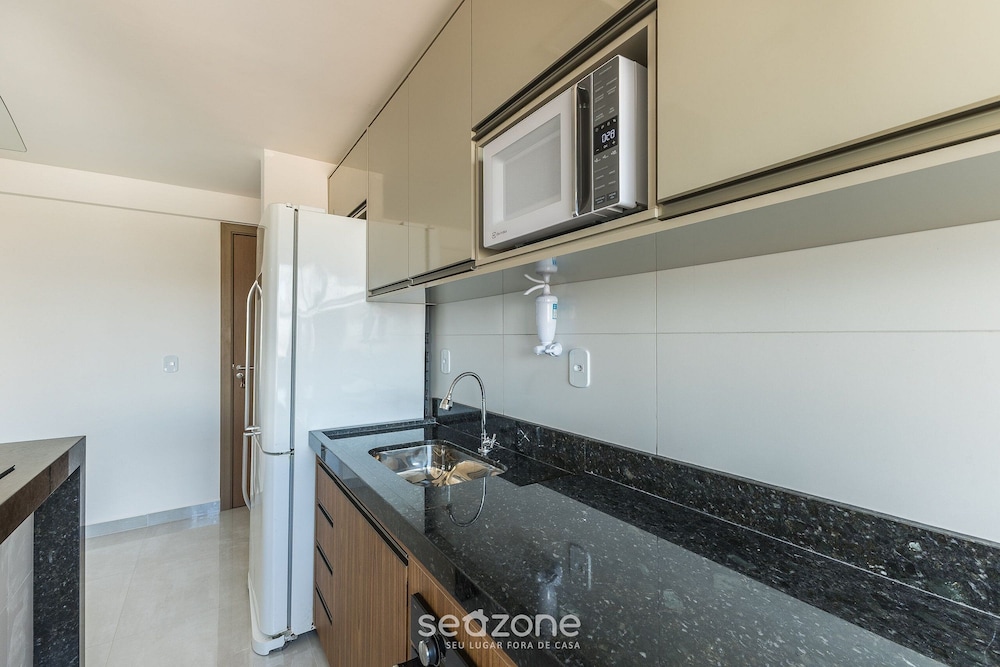 Building With Swimming Pool 300m From the Beach in Ilheus - MMD