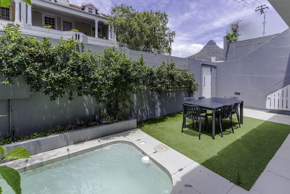 Newly Renovated 3 bed Apartment With Splashpool - 2283