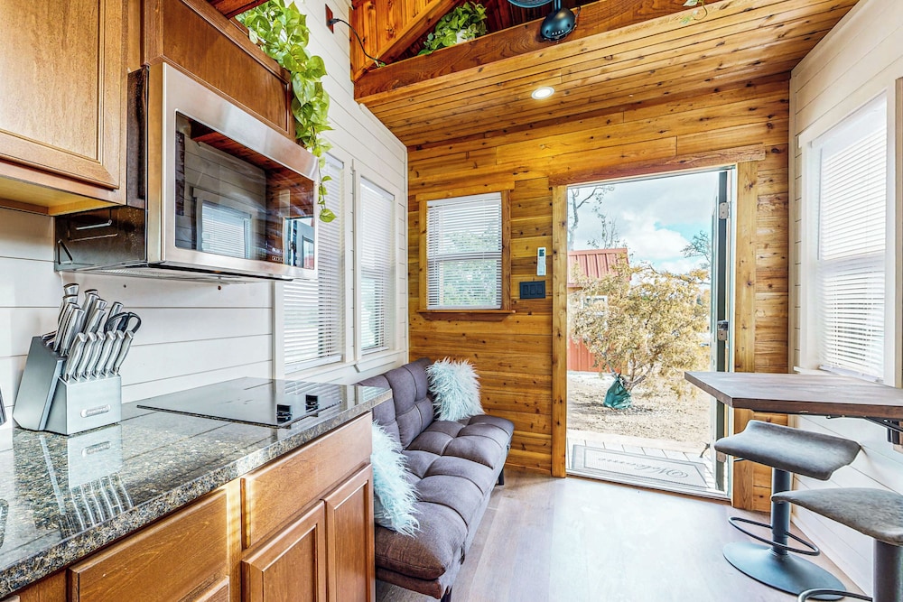 Charming Studio Cabin on the Ranch