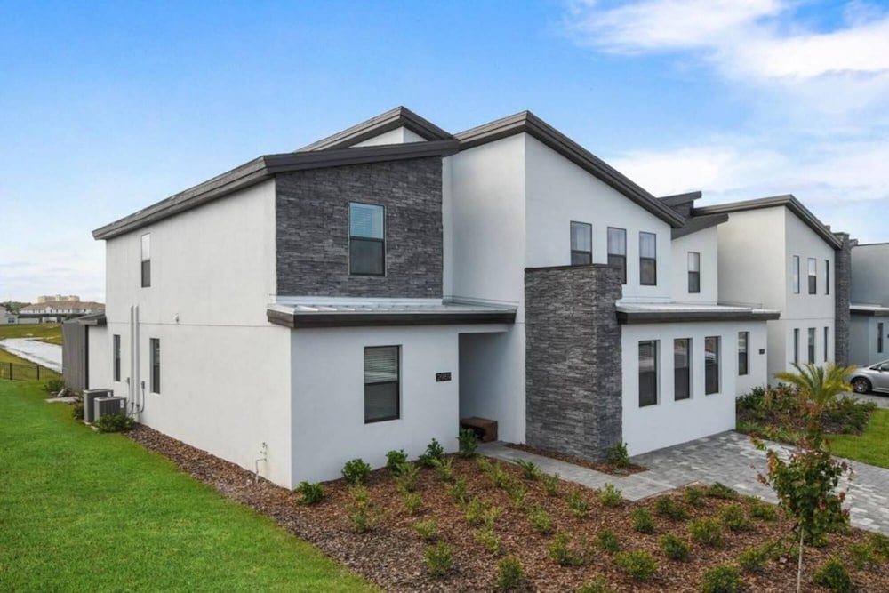 Splendid Home With Private Pool and Game Room Near Disney - Image 1