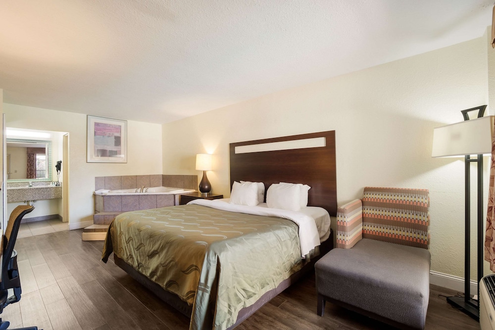 Statesboro Vacations - Quality Inn  Suites Conference Center Statesboro Historic District - Property Image 73