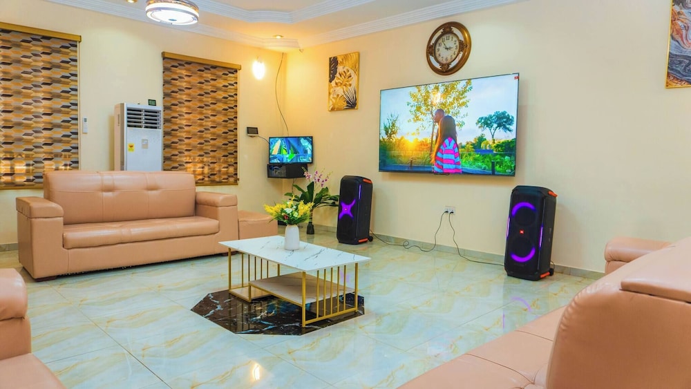 Digi Six-bedroom Accra Luxury Home at East Legon