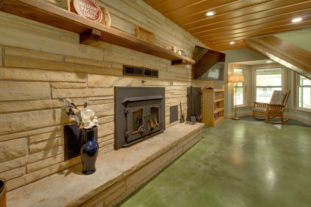 Unique Cotter Getaway w/ Deck & Outdoor Dining! view 2