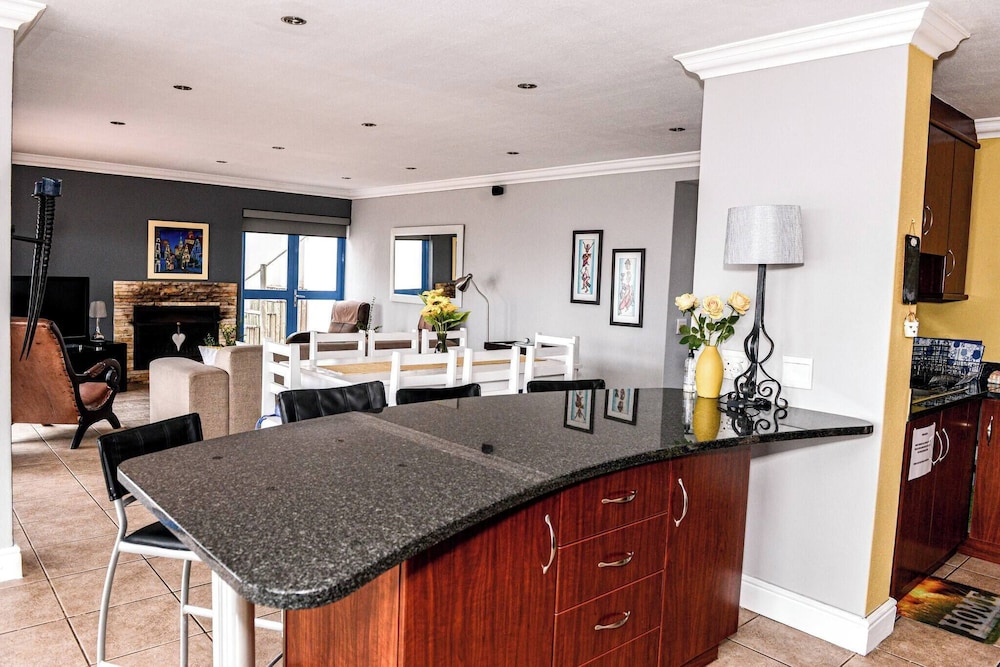 Charis to Theo - Relax in Style at This 3-bedroomed Langebaan Holiday House