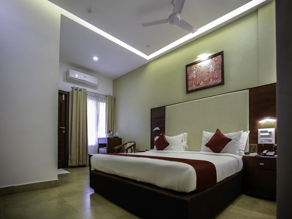 OYO 26692 Alankar Elite Inns view 2