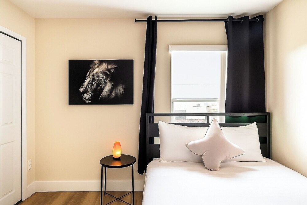 Cozy Queen BR + Pool Access Near Disney