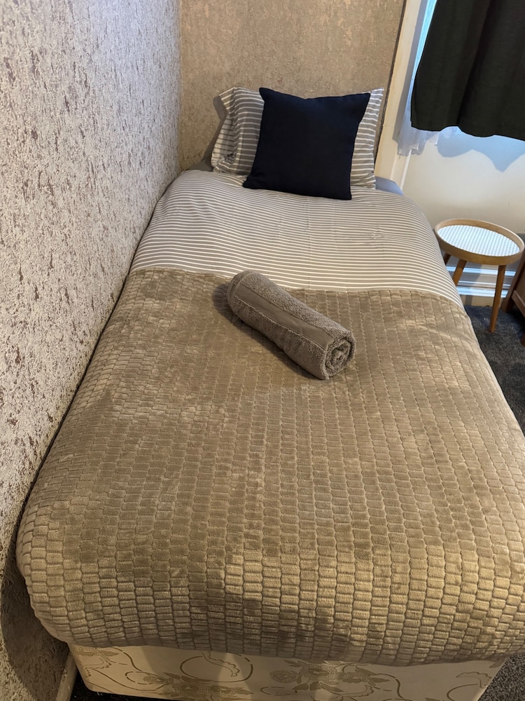 Cozy 4-bed Room Apartments in Birmingham