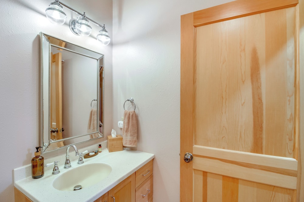 Private Lake & Trail Access: Home in Jacobson!