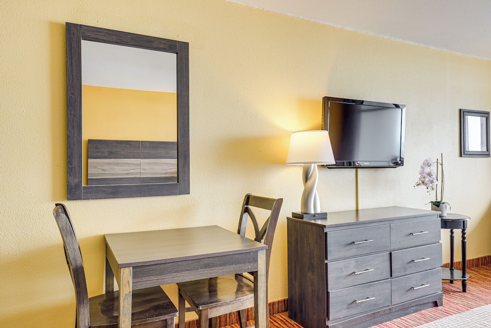 Pools & Spas: Beachfront Studio at Landmark Resort