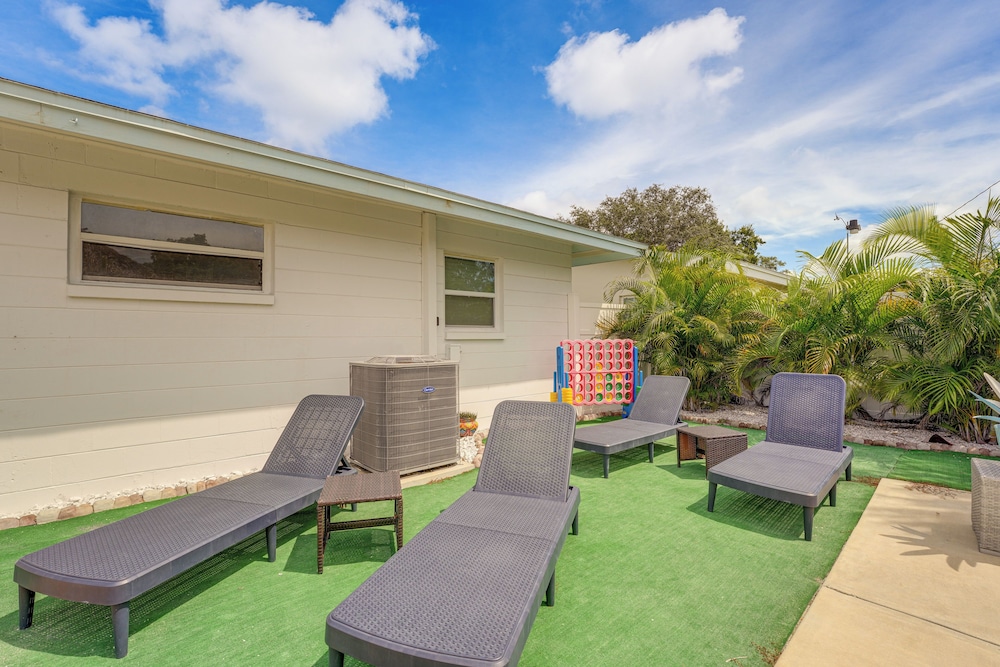 4 Mi to Beach! Furnished Outdoor Oasis in Seminole