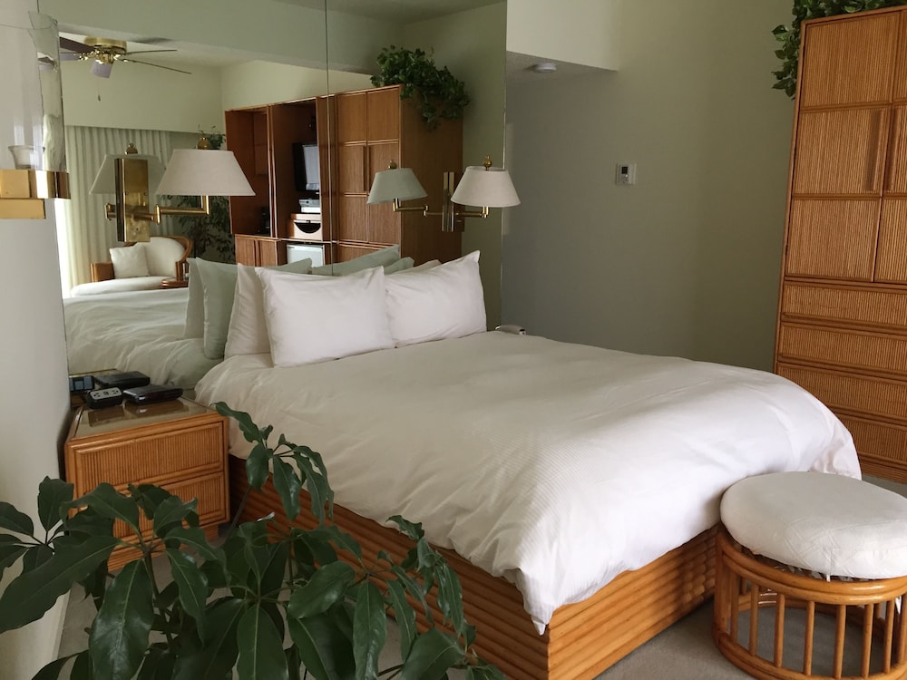 Lighthouse Club Hotel