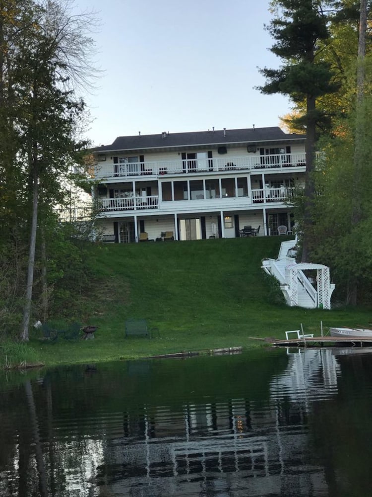 Lakeside Bed & Breakfast