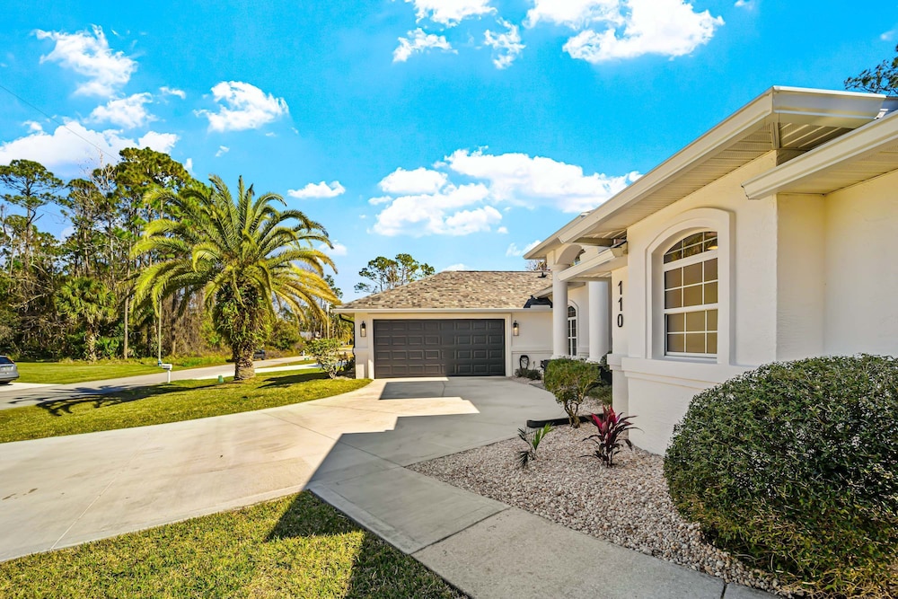 Luxury Retreat With Pool in Palm Coast