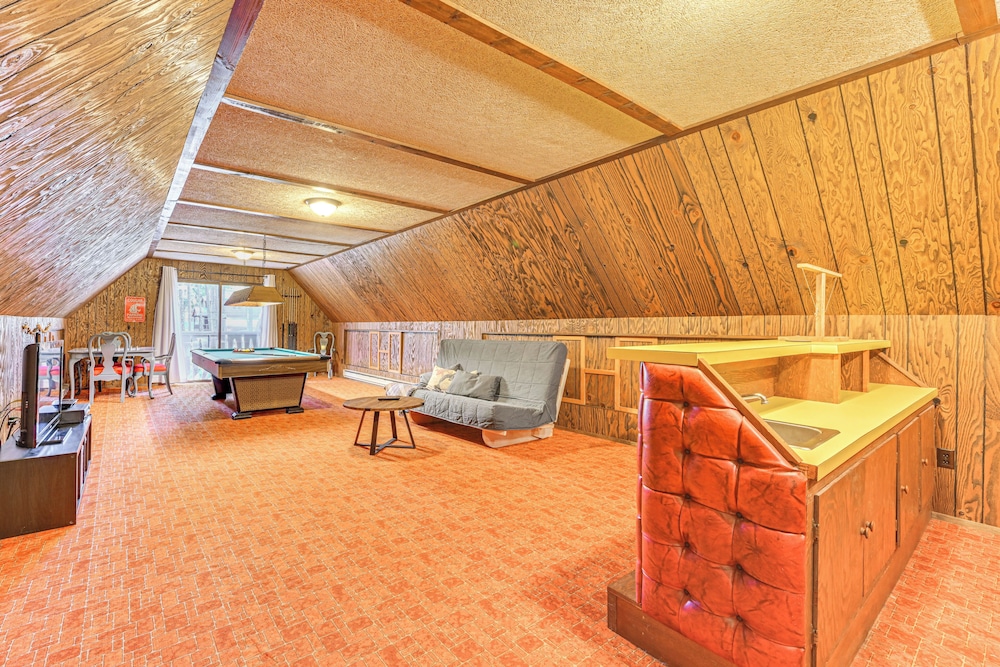 Game Room & Fire Pit: Family Cabin in Packwood!