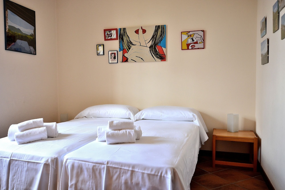 Apartment With Pool Ai Pignoi 1st floor view 4