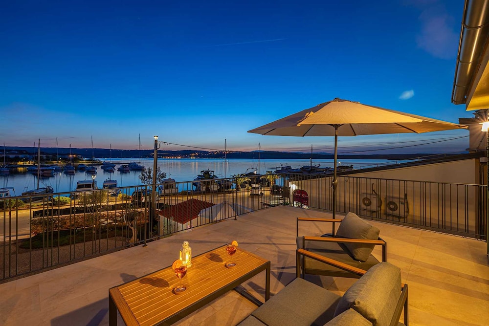 Villa Beachfront With 4 Bedrooms and 3 5 Bathrooms