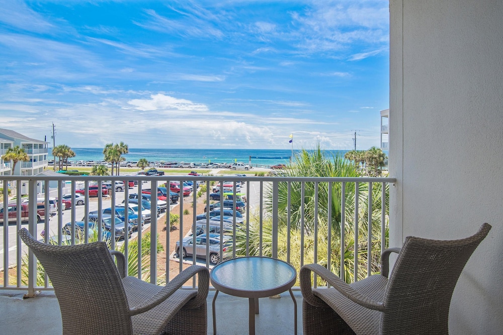 Pavilion Palms 204c