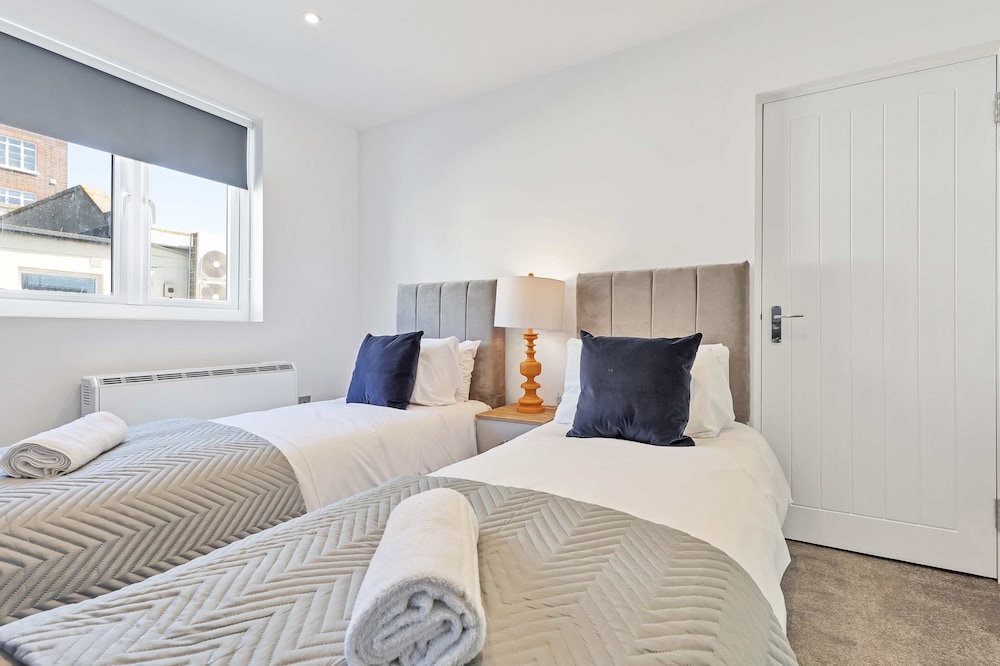 Right On : Bright On Apartment 1D | By My Getaways view 2