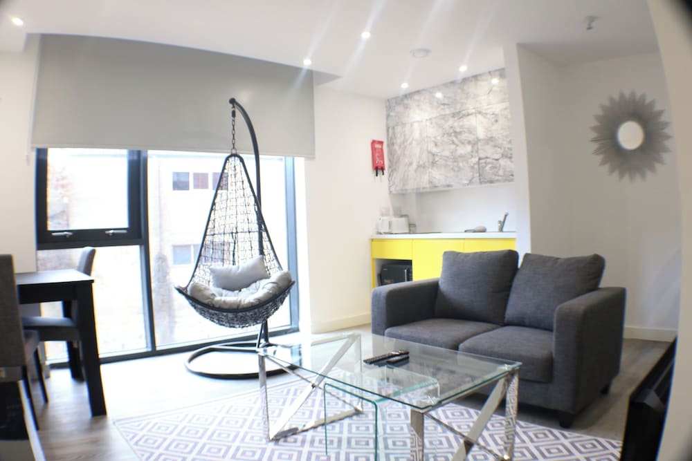 Sheffield City Apartment Retreat