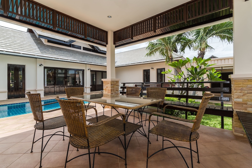 4 Bedroom Private Bali Style Villa HH1