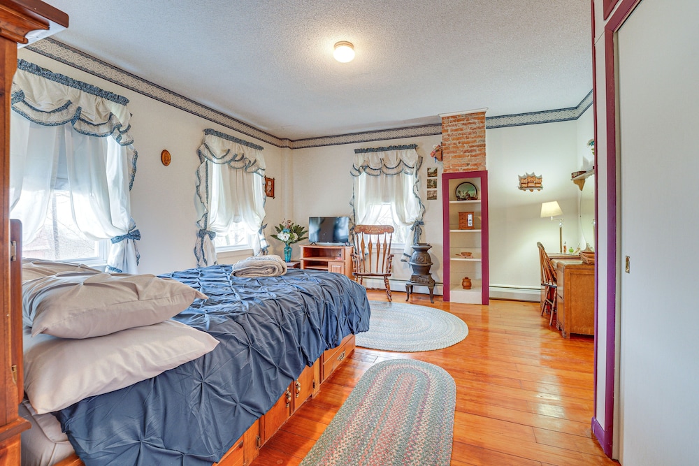 Pet-friendly Franklinville Farmhouse w/ Sunroom! view 4