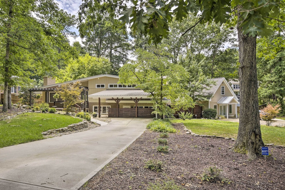 Cozy Pittsboro Escape - Hike, Dine, Explore! view 5